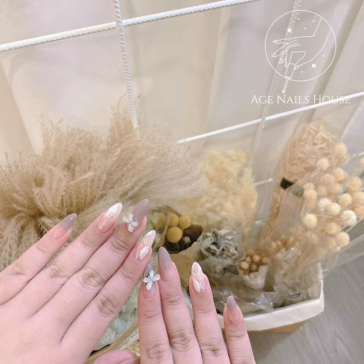 Age Nails House