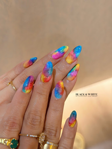 Black & White Nail Beaute