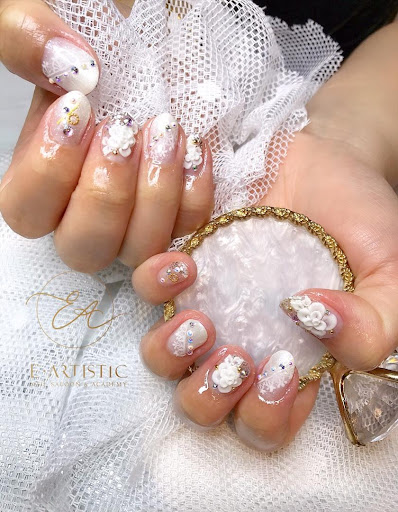 E ARTISTIC NAIL SALOON