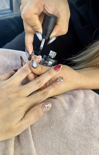 V2 beauty salon Nail and hair (quick cut )Berjaya Times Square